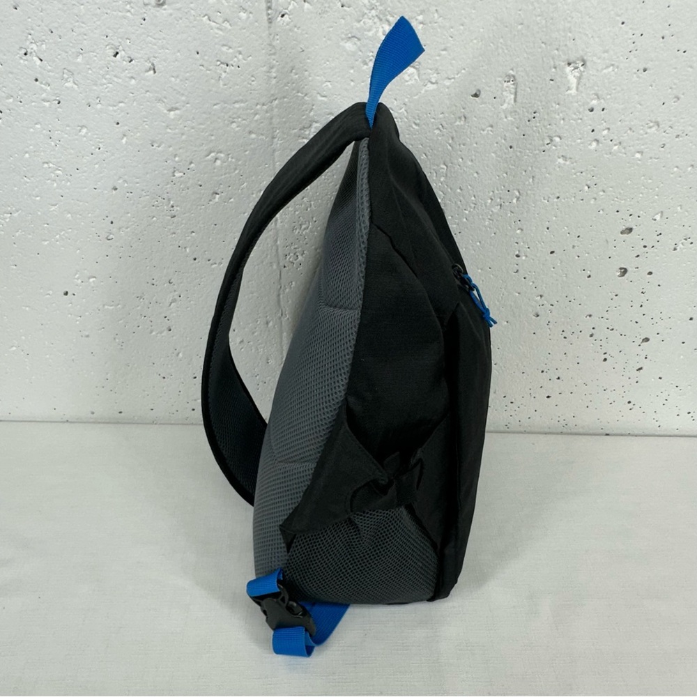 Eddie Bauer Ripstop Black & Blue Lightweight 8L Sling Pack - Picture 3 of 12